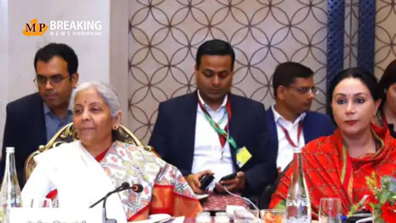 हेल्थ और टर्म इंश्योरेंस पर जीएसटी कम करने के फैसले को अगली बैठक तक टाला, राज्यों के विरोध के कारण लिया गया फैसला