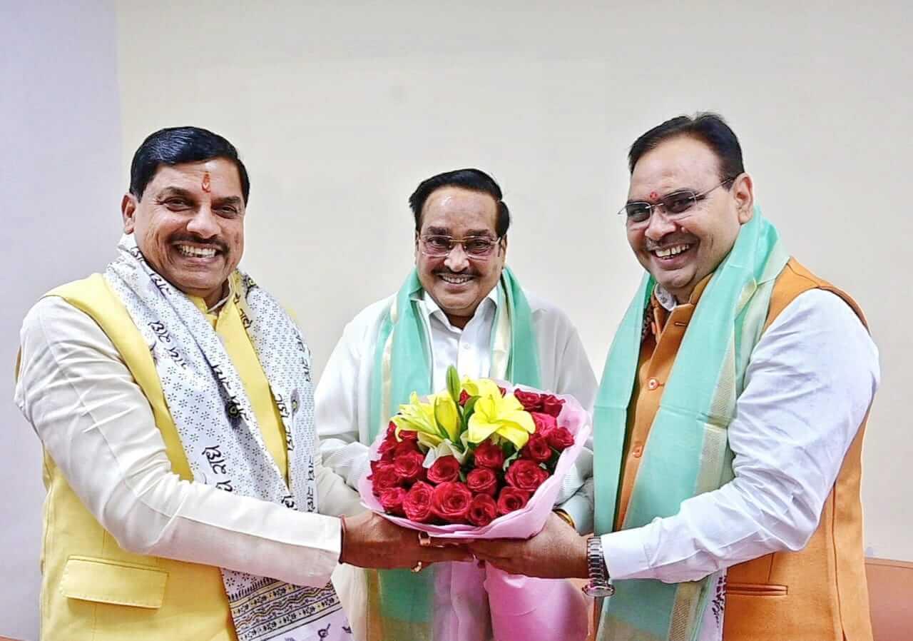 मुख्यमंत्री नई दिल्ली में ‘कर्मभूमि से जन्मभूमि’ सम्बन्धी त्रिपक्षीय बैठक में हुए शामिल