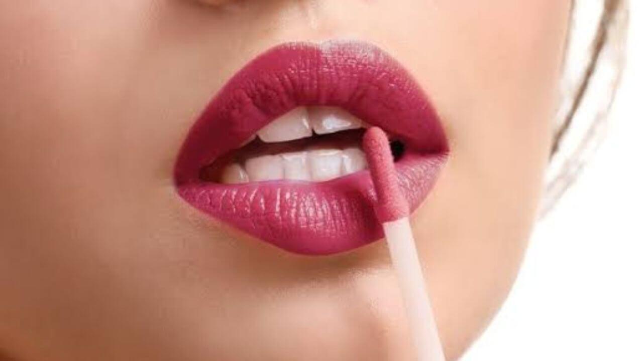 मैट लिपस्टिक अप्लाई करते समय फॉलो करें यह 4 टिप्स, मिलेगा क्लासी और स्मूद लुक