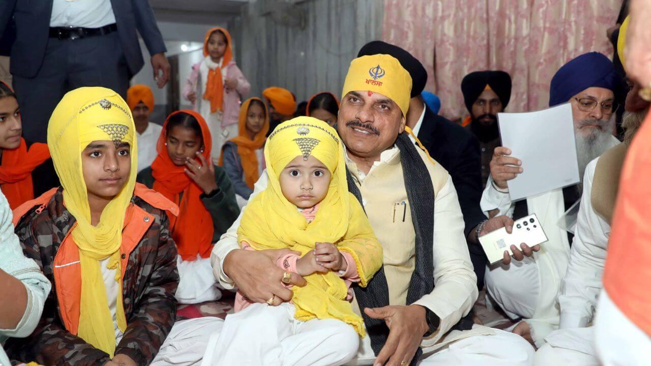 Veer Bal Diwas : सीएम डॉ मोहन यादव की बड़ी घोषणा,गुरु गोविंद सिंह जी के चारों साहिबजादों की वीरता को स्कूली पाठ्यक्रम में पढ़ाया जायेगा