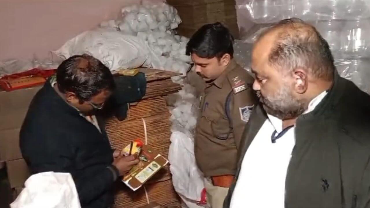 खाद्य विभाग की टीम ने नकली घी बनाने वाली फैक्ट्री पर मारा छापा, सेंपल जाँच के लिए भेजे