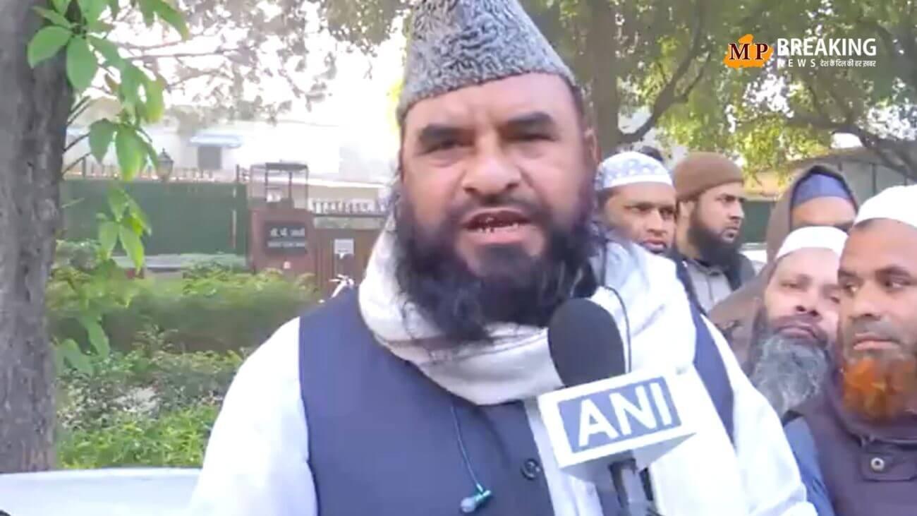 वक्फ बोर्ड के इमाम पहुंचे पूर्व मुख्यमंत्री अरविंद केजरीवाल के घर, कहा – ’17 महीनों से नहीं दी गई सैलरी’