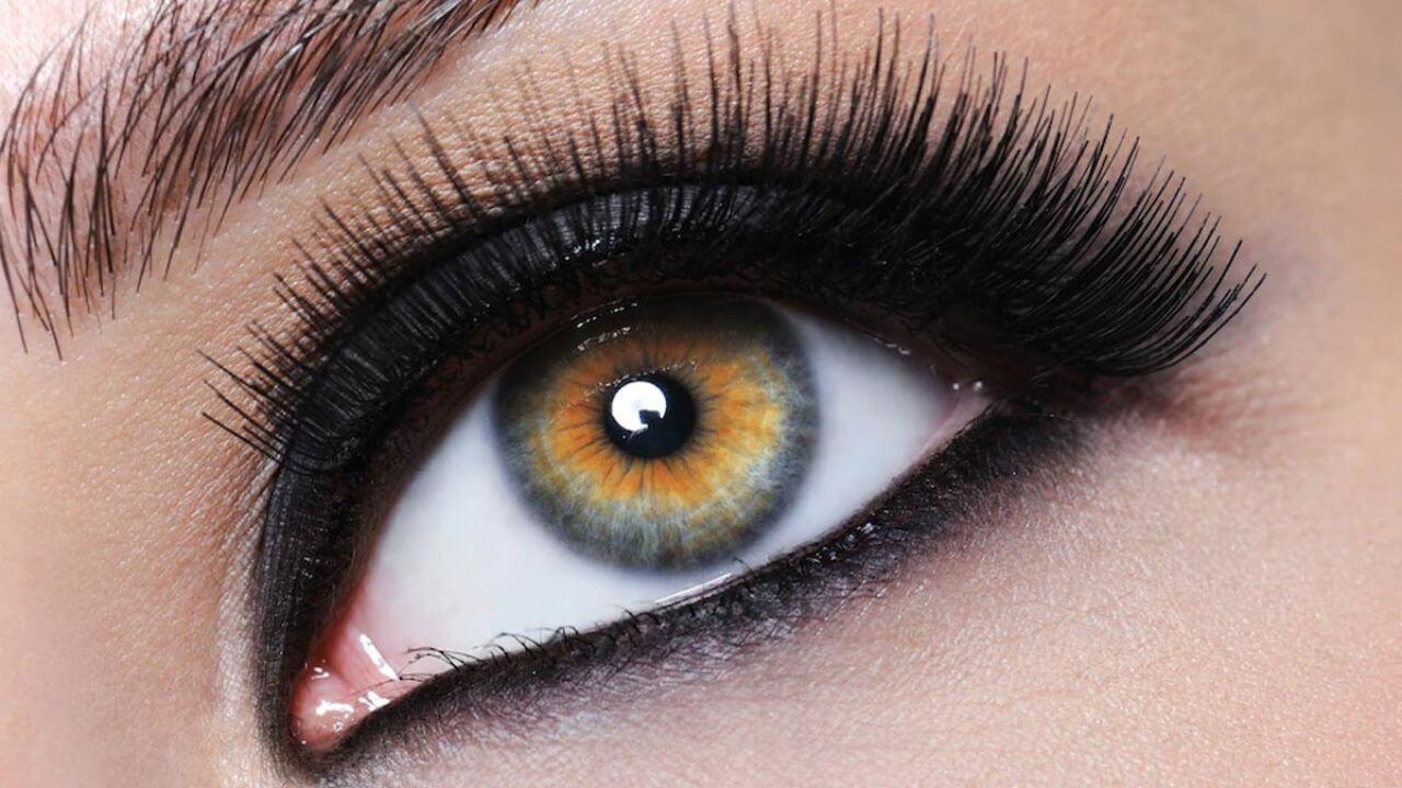 इन 5 तरीकों से अप्लाई करें काजल, चलाएं अपनी सुंदर आंखों का जादू