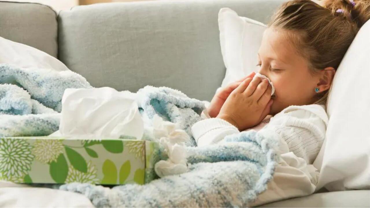 बच्चों की सेहत के लिए किसी चमत्कार से कम नहीं है तुलसी का पत्ता, सेवन से मिलते हैं अनेक फायदे