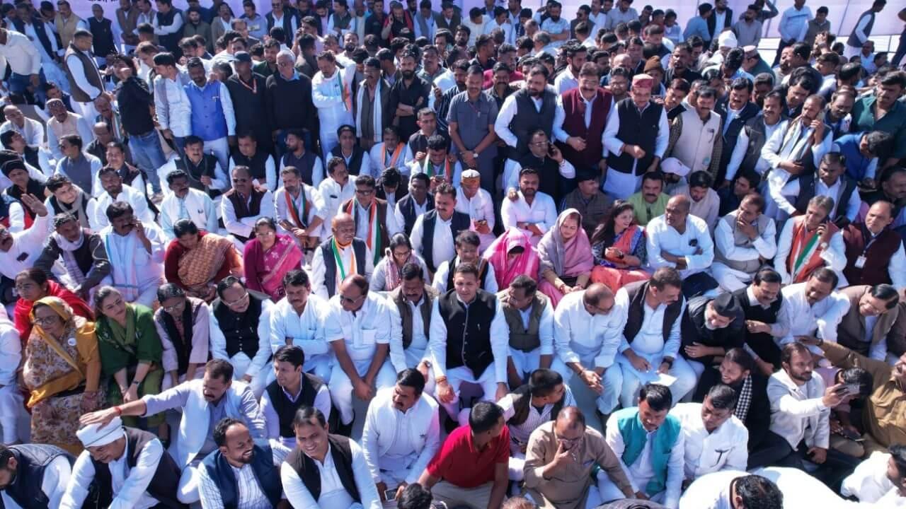 भोपाल में कांग्रेस का विरोध प्रदर्शन : कमलनाथ ने कहा ‘MP बना घोटाला प्रदेश’, जयवर्धन सिंह बोले ‘बीजेपी की उल्टी गिनती शुरु’