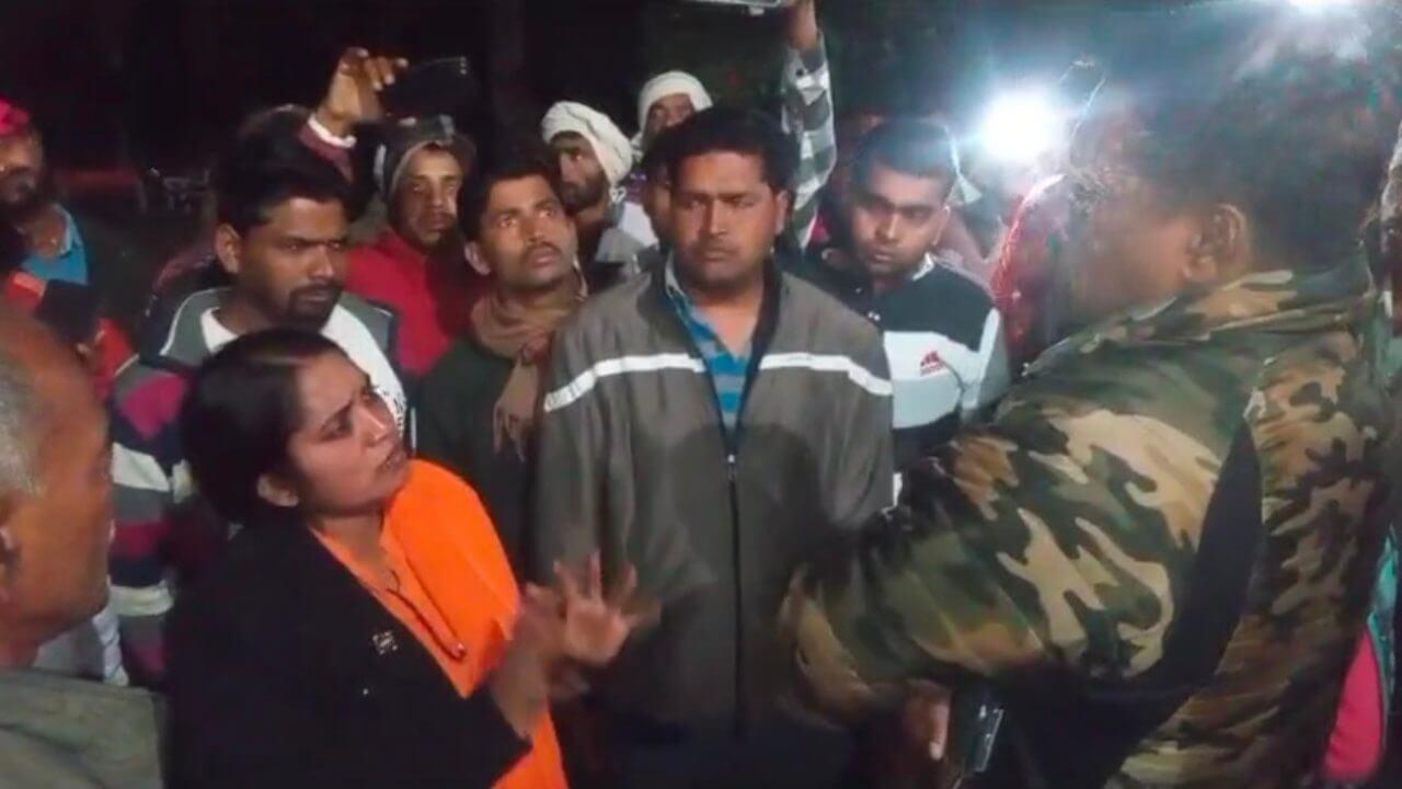 कांग्रेस विधायक और उनके समर्थकों ने EOW की टीम को घेरा, पुलिस से FIR की मांग, विधायक के भाई ने समर्थकों को पत्थर मारने के लिए उकसाया