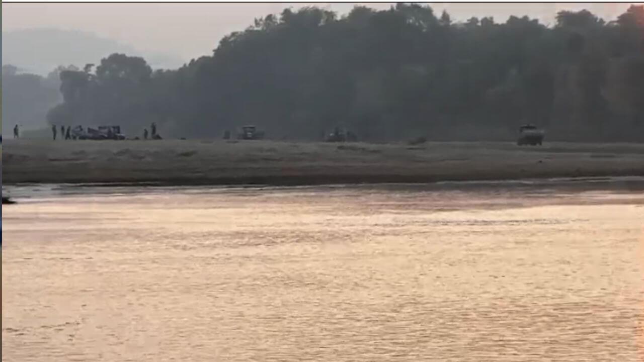 रेत माफिया खुलेआम कर रहे रेत का अवैध खनन व परिवहन, जिम्मेदार नहीं कर रहे कार्रवाई