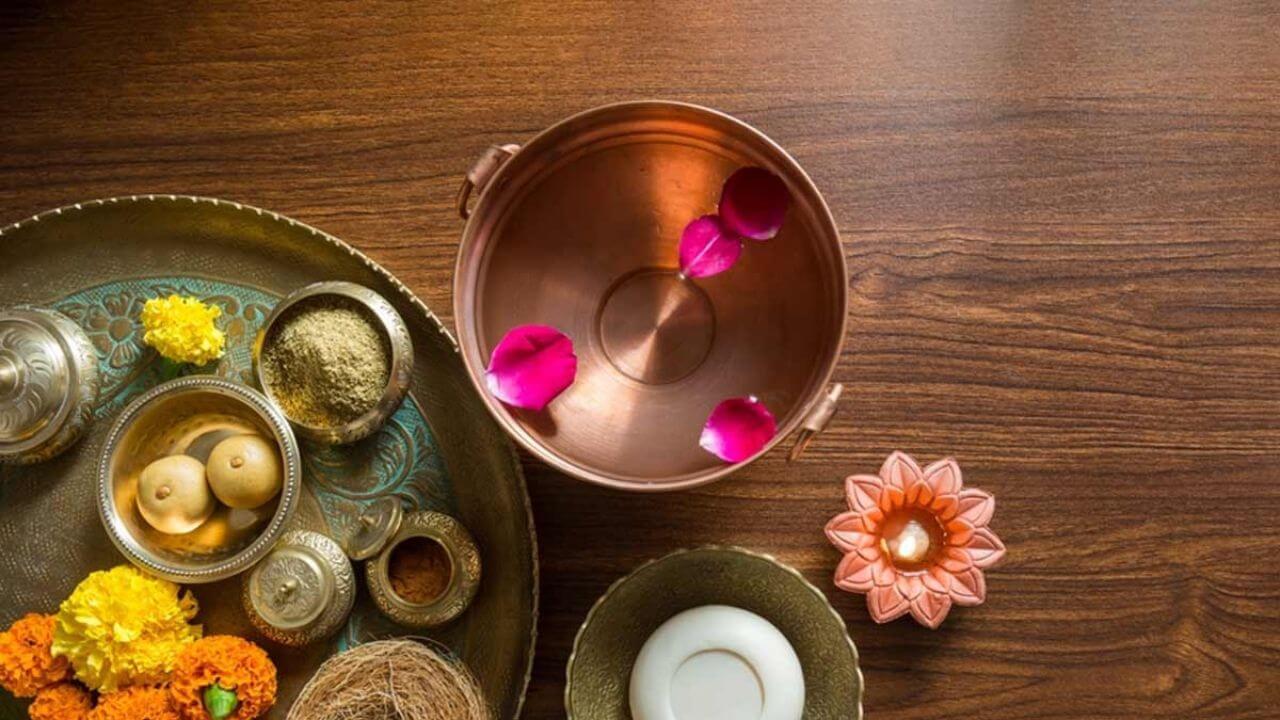 घर में कैसे रखना चाहिए गंगाजल? जानें क्या कहते हैं ज्योतिष के नियम
