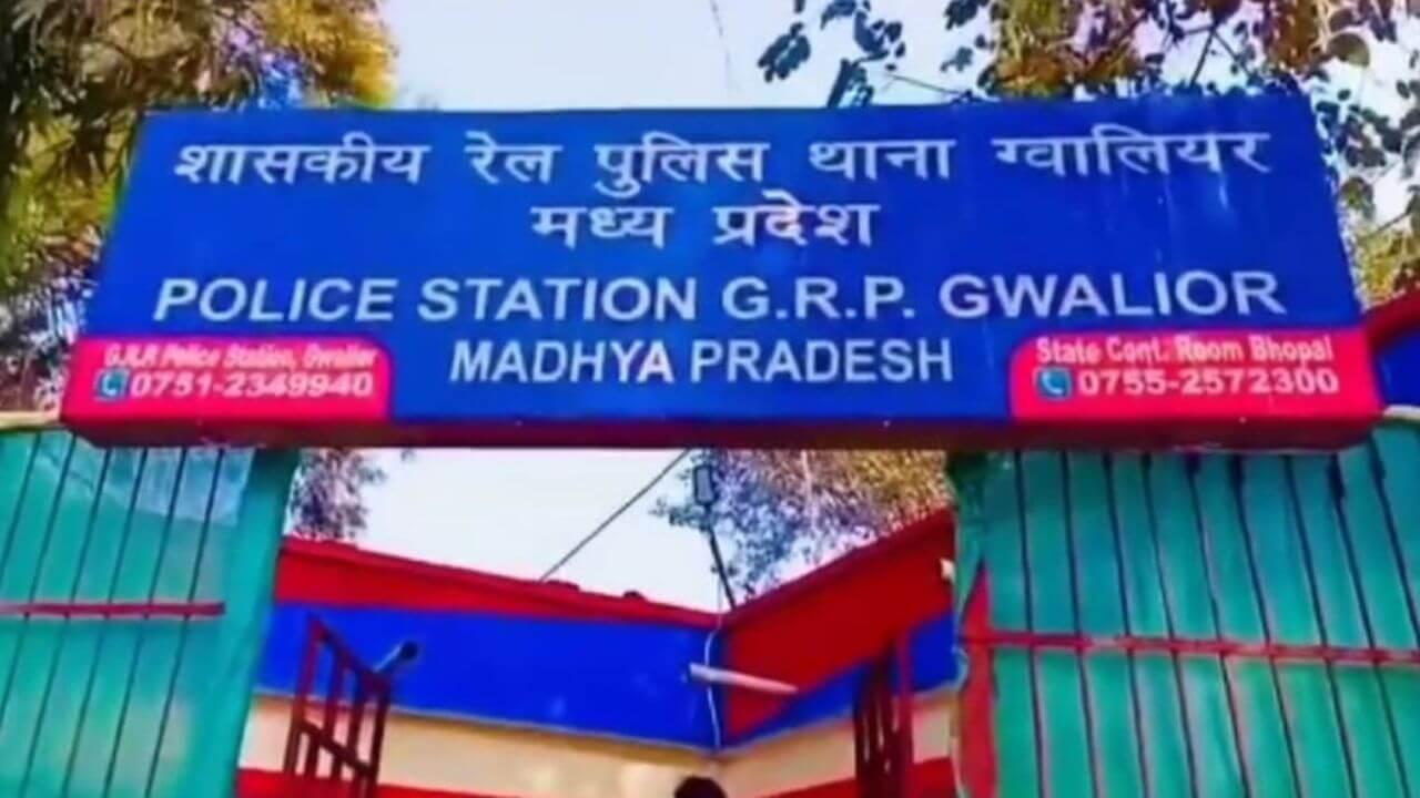ग्वालियर GRP ने पकड़ी ट्रेन में यात्रियों का सामान चोरी करने वाली गैंग, 8 चोरियों का खुलासा