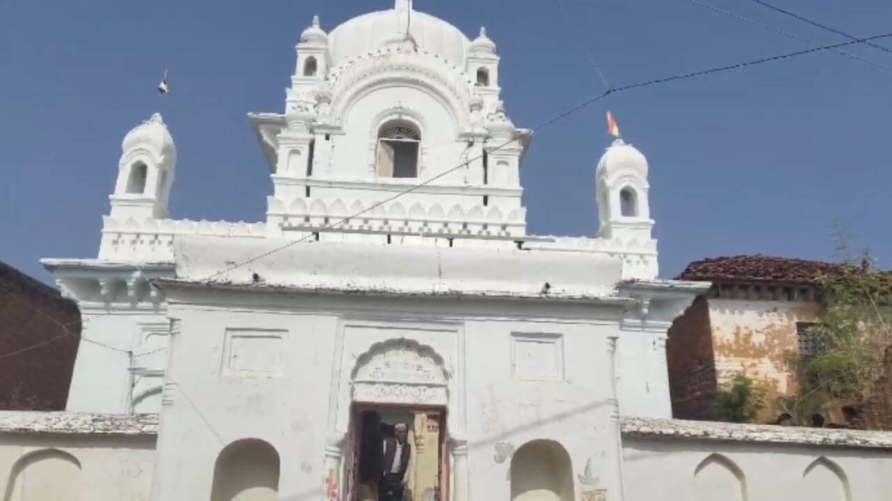 जैन मंदिर में चोरों ने बोला धावा, सोने की मूर्ति, चांदी के छत्र और नकदी ले उड़े