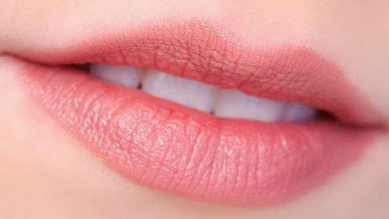 अब होंठों का गुलाबीपन बरकरार रखने के लिए अपनाएं ये आसान लिप केयर टिप्स, घर पर बनाएं खुद का लिप बाम