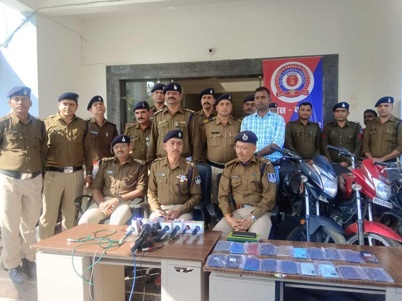 भोपाल पुलिस ने पकड़े मोबाईल लुटेरे, 07 लाख के फोन बरामद