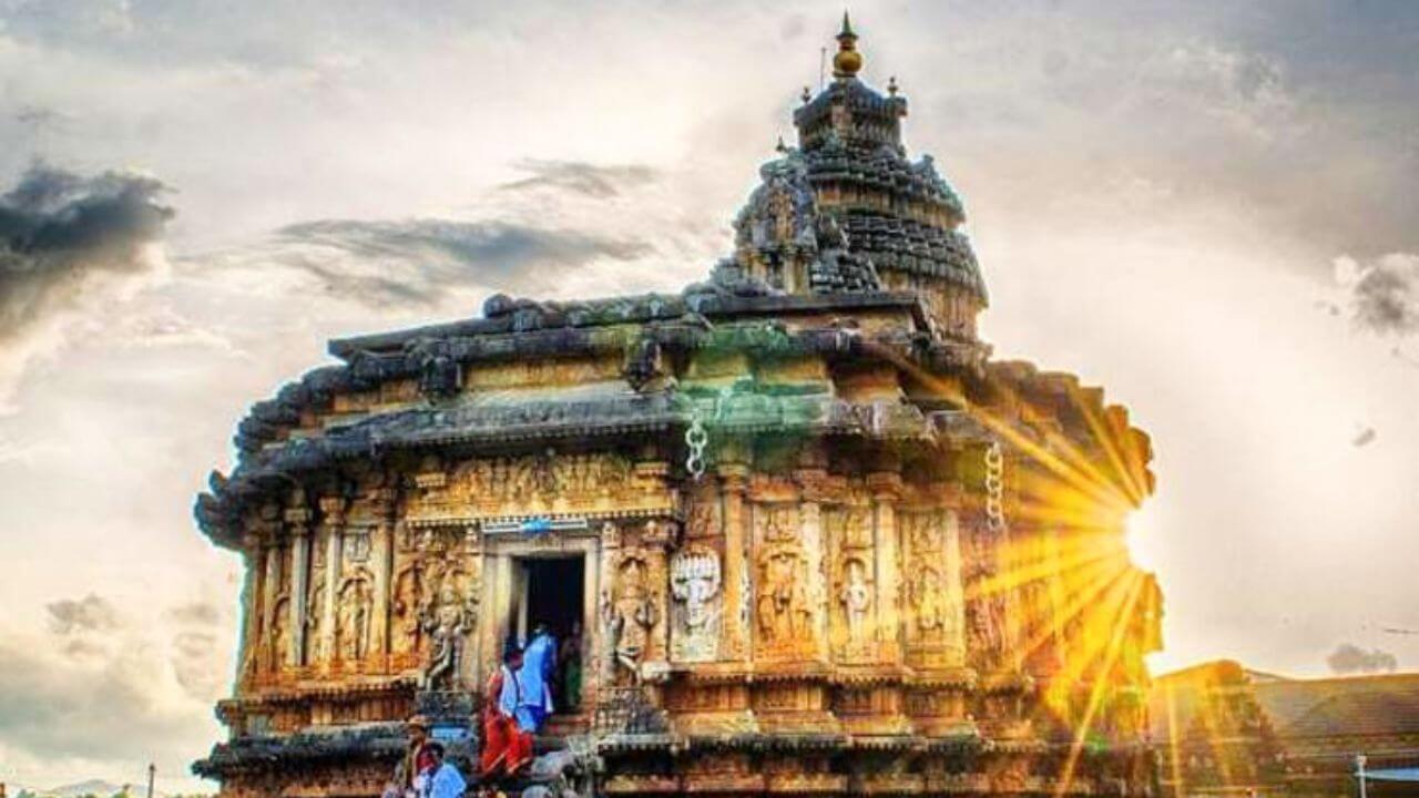 बसंत पंचमी के दिन माँ सरस्वती के इन मंदिरों में ज़रूर करें दर्शन, हर मुराद होगी पूरी