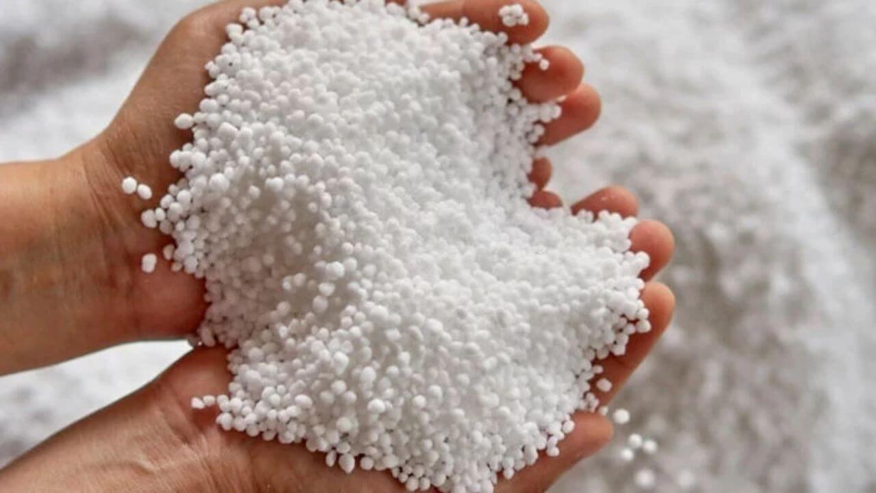 डीएपी के बाद अब किसानों को अधिक दामों पर बेचा जा रहा है यूरिया खाद, कार्रवाई नहीं, खानापूर्ति कर रहे जिम्मेदार