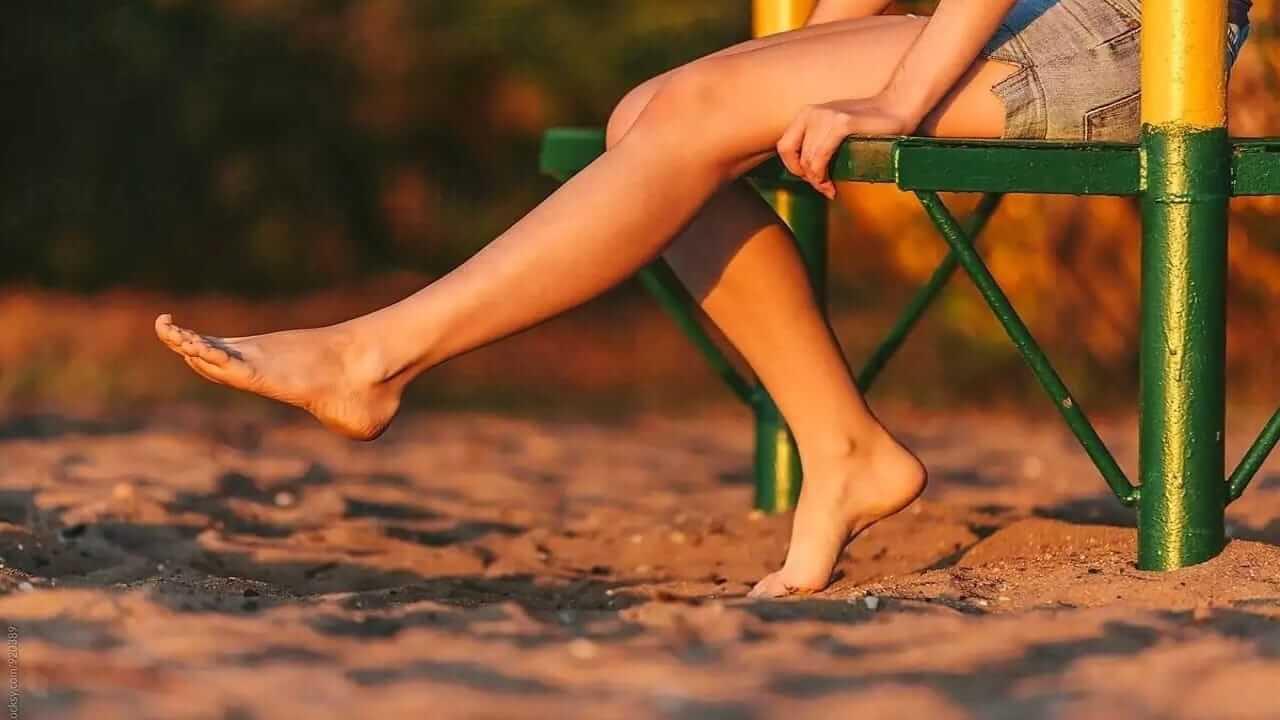 क्या पैर हिलाने की आदत आपके भाग्य पर डालती है प्रभाव? जानिए ज्योतिषीय दृष्टिकोण