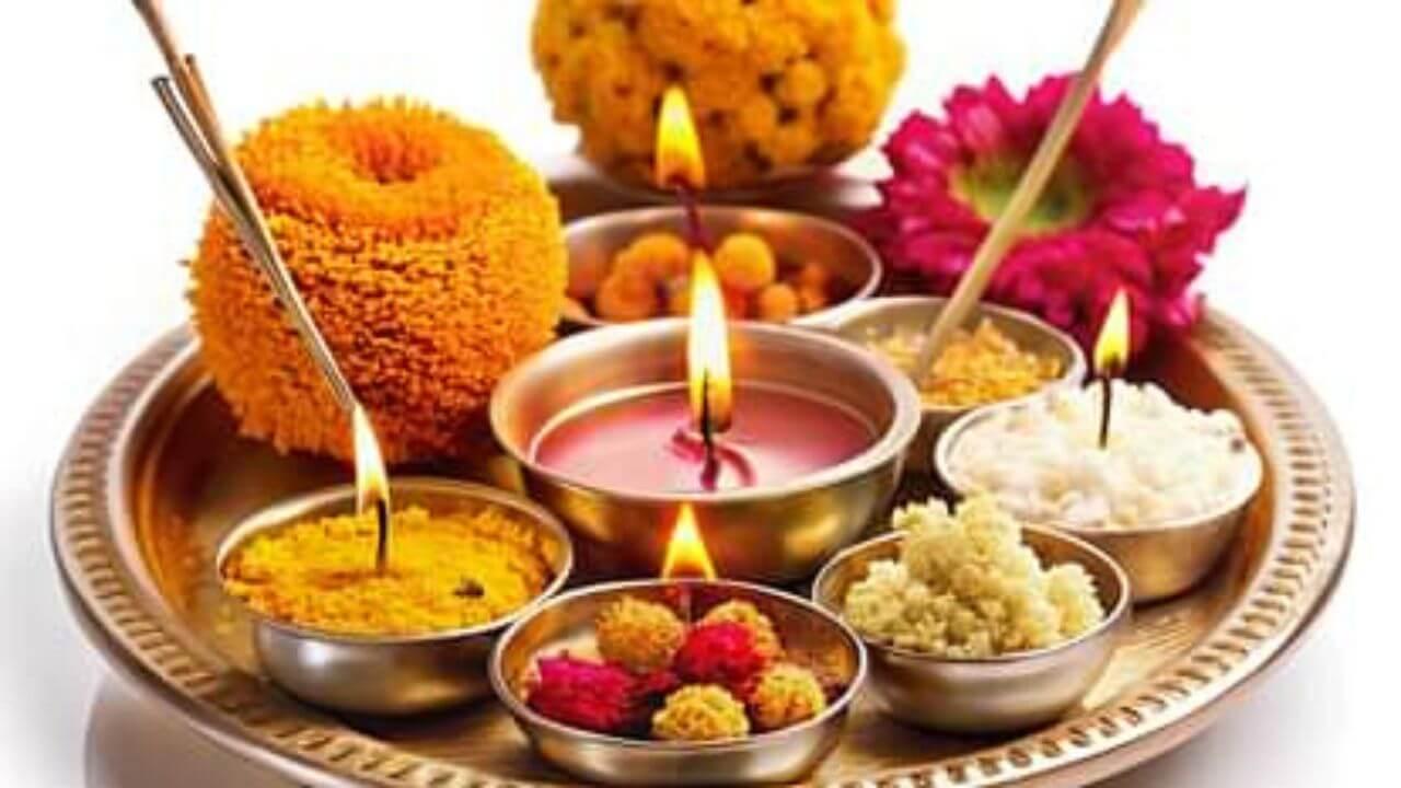 भगवान को लगाएं इस खास चीज का भोग, शनि और गुरु ग्रह के अशुभ प्रभाव से मिलेगी मुक्ति, जीवन में आएगी खुशहाली