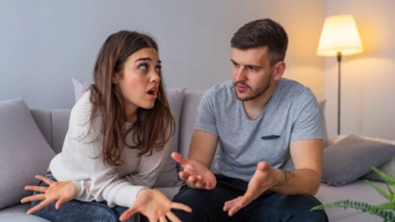 क्या आपकी वाइफ को होती है इनसिक्योरिटी? बात-बात पर करती है शक, जानिए कैसे रिश्ते में बढ़ाएं विश्वास