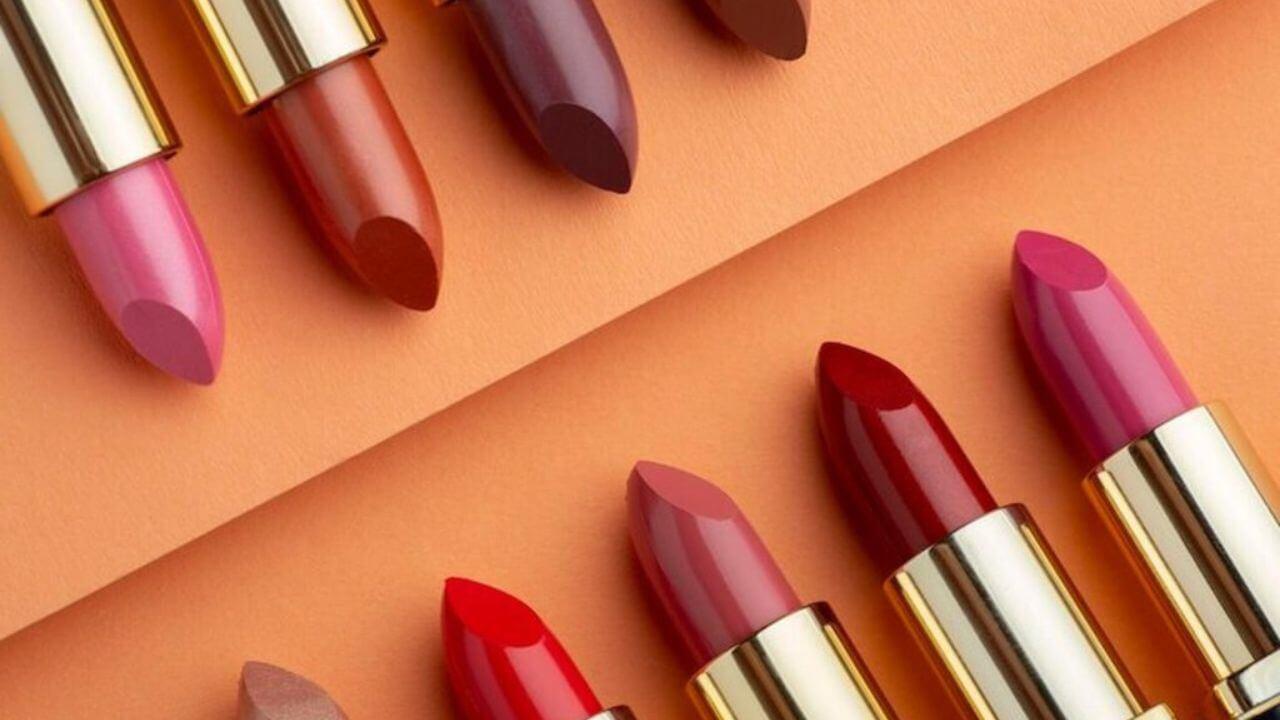 पर्पल ड्रेस के साथ ट्राई करें ये 6 Lipstick Shades, मिलेगा बोल्ड और क्लासी लुक