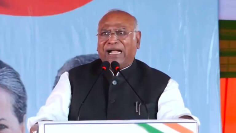 RTI कानून पर आर्थिक समीक्षा की सिफारिश से छिड़ा विवाद, खरगे का सरकार पर हमला, कहा- ‘मनरेगा के बाद अब इसे खत्म करने की तैयारी?’