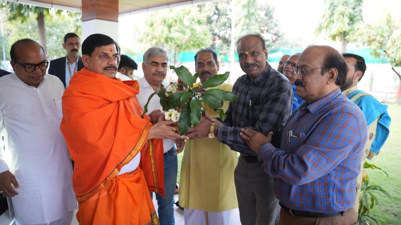 विक्रमोत्सव 2025 : सीएम डॉ. मोहन यादव ने उज्जैन में किया भव्य कलश यात्रा का शुभारंभ, महाशिवरात्रि से 30 मार्च तक चलेगा उत्सव