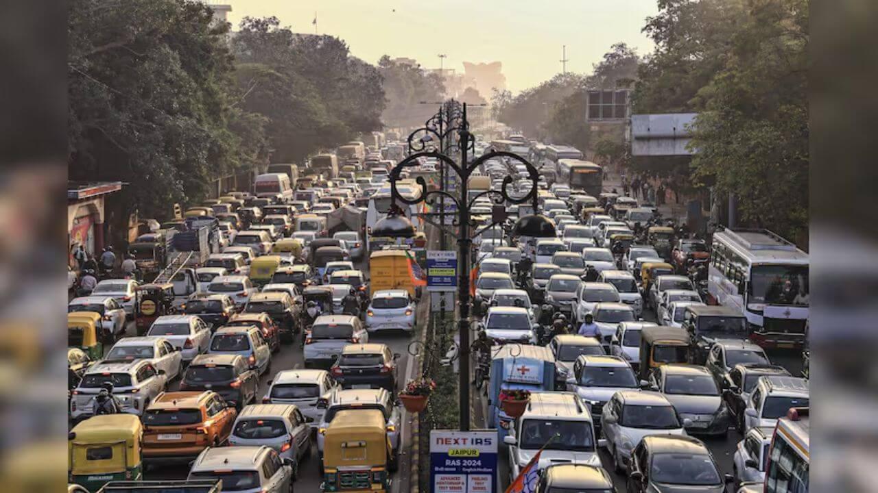 महाकुंभ मेले के लिए निकले श्रद्धालु, मैहर में लगा लंबा जाम, पुलिस ने संभाला मोर्चा