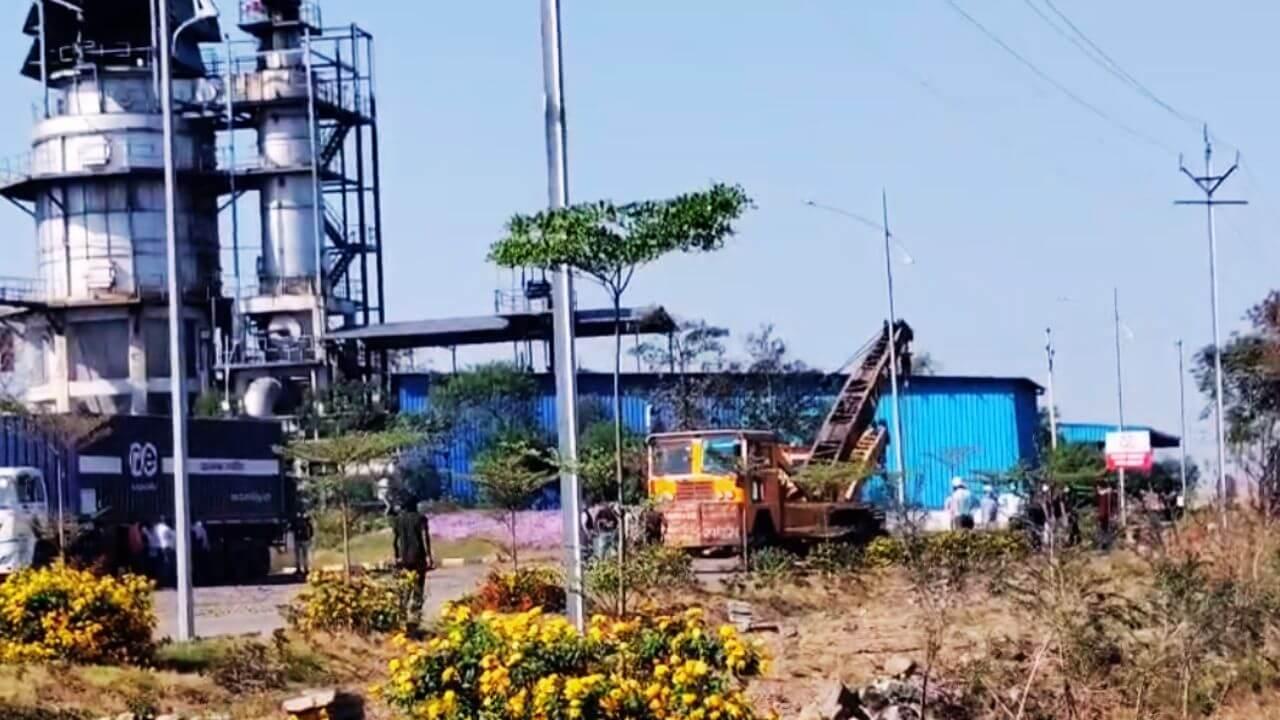 धार में रासायनिक कचरे से भरे कंटेनरों को उतारने की प्रक्रिया शुरू, SDM ने की ये अपील