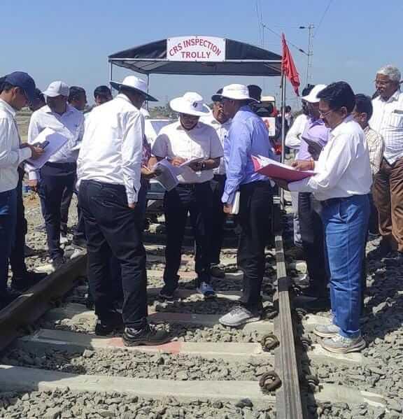 120 कि.मी. प्रति घंटा की रफ्तार से सीआरएस ने किया ट्रायल रन, संत हिरदाराम नगर-जरखेड़ा नवनिर्मित रेललाइन का किया निरीक्षण