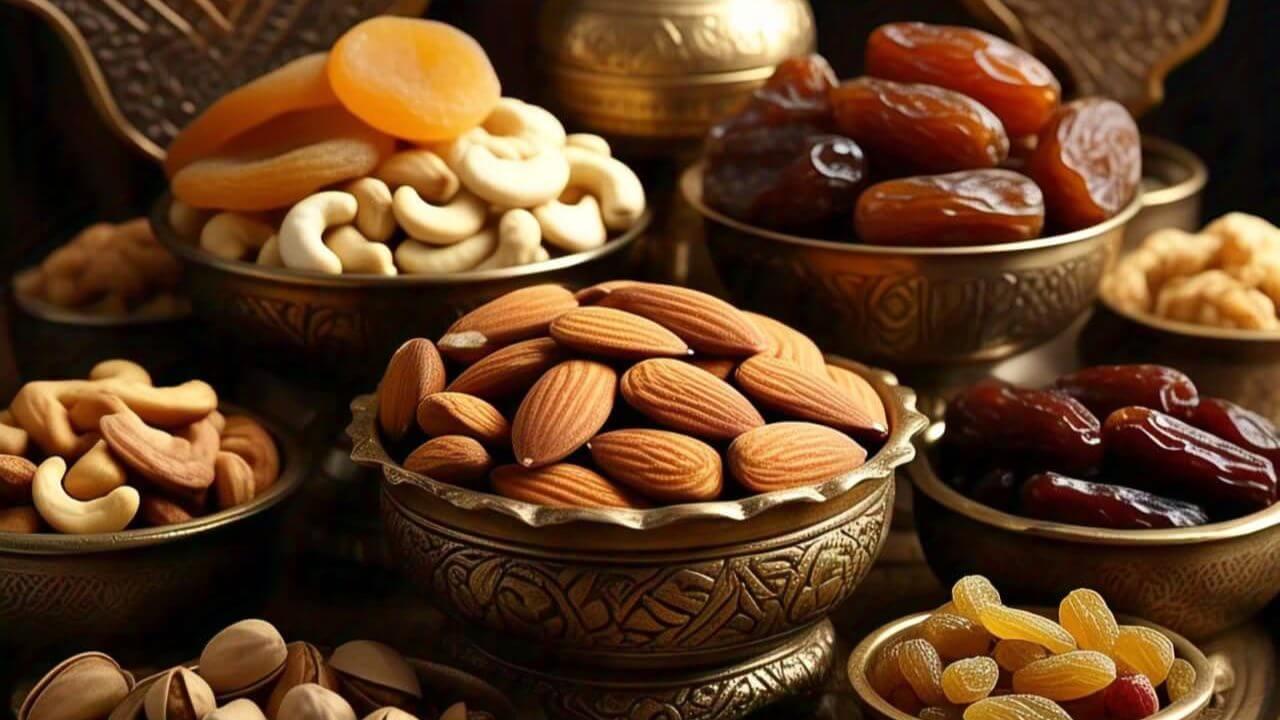 Dry Fruits : पोषण से भरपूर सुपरफूड, जानें अलग-अलग ड्राई फ्रूट्स के गुण और उनके लाभ