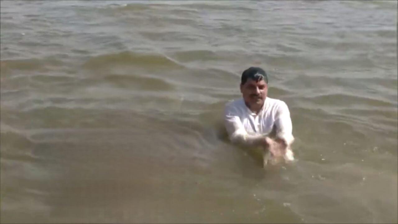 सीएम डॉ. मोहन यादव ने प्रयागराज महाकुंभ में लगाई आस्था की डुबकी, प्रदेशवासियों की खुशहाली के लिए की प्रार्थना