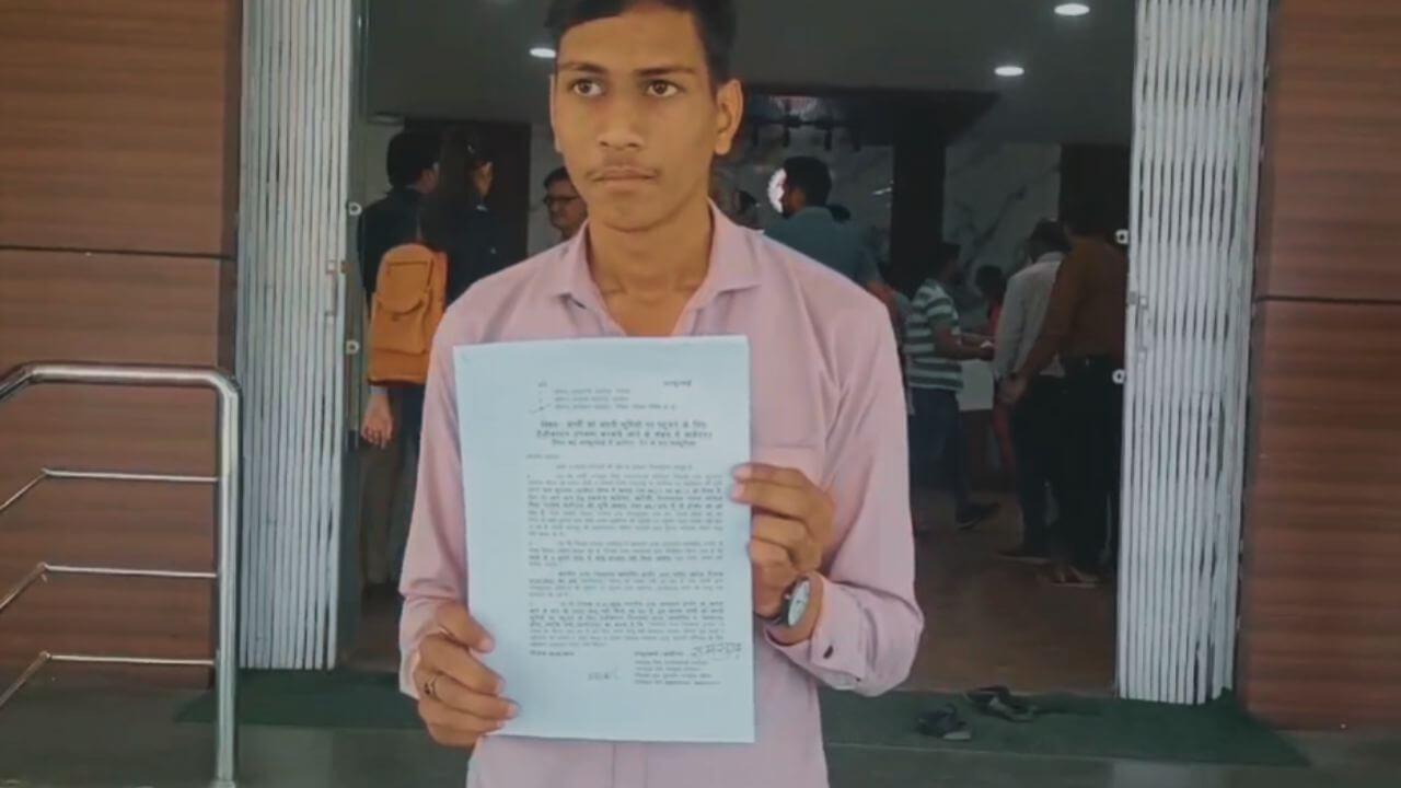 नीमच में किसान की अनोखी गुहार, खेत का रास्ता नहीं, तो हेलीकॉप्टर ही दिला दो!