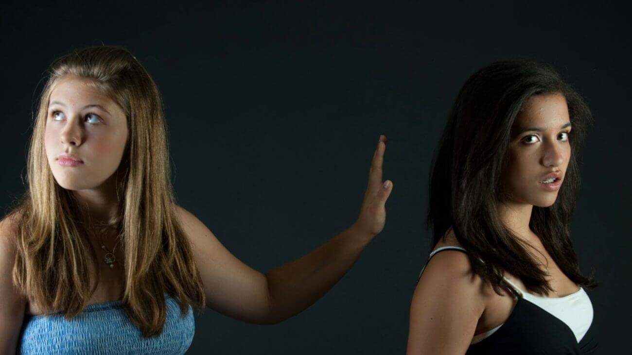 क्या आपका बेस्ट फ्रेंड घटिया है? इन संकेतों से पहचानें उसकी असलियत