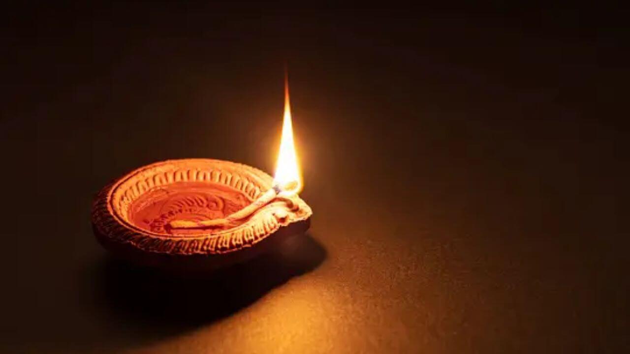 चैत्र नवरात्रि में बस एक दीया और छू मंतर होगी गरीबी, खिंचा चला आएगा पैसा