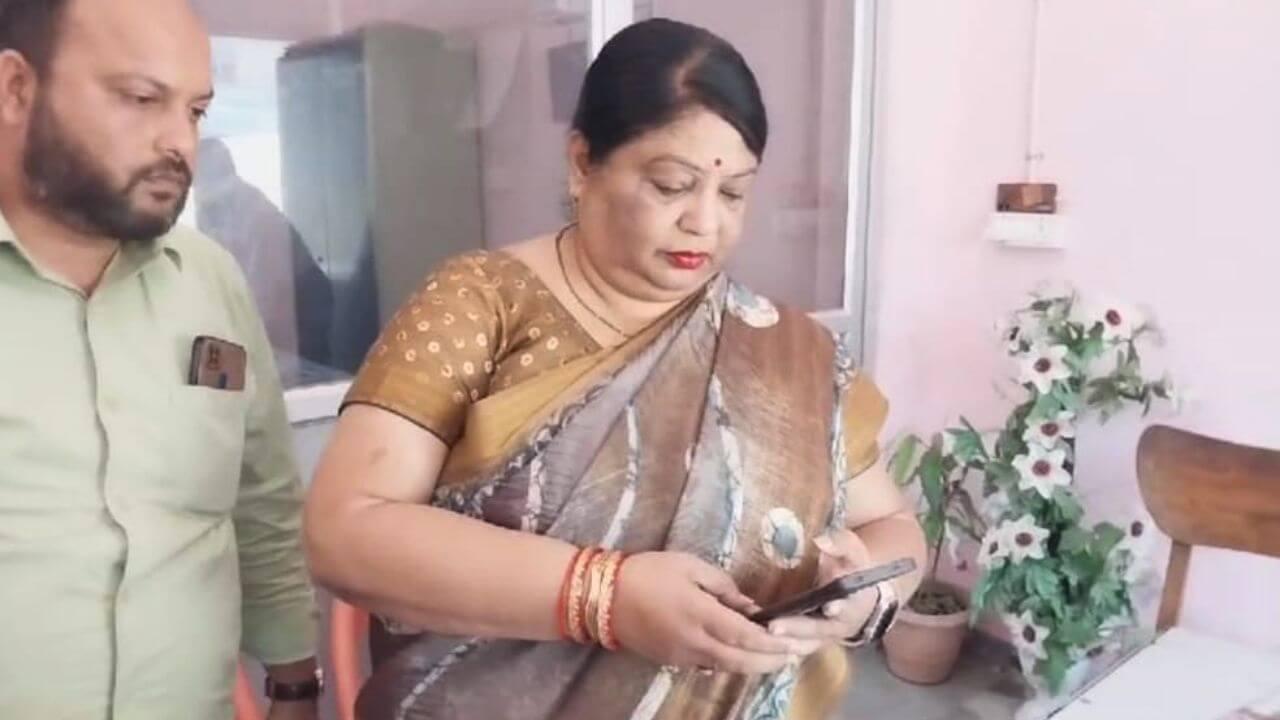 भगवान परशुराम की तुलना औरंगजेब से करने वाली कांग्रेस नेत्री का यू टर्न, मांगी माफ़ी, कहा- मैं सनातन प्रेमी