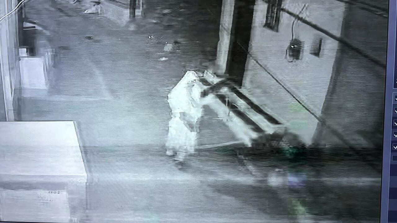 वो रात के अँधेरे में आती है डोर बेल बजाती है और गायब हो जाती है, कौन है वो…. दहशत में लोग