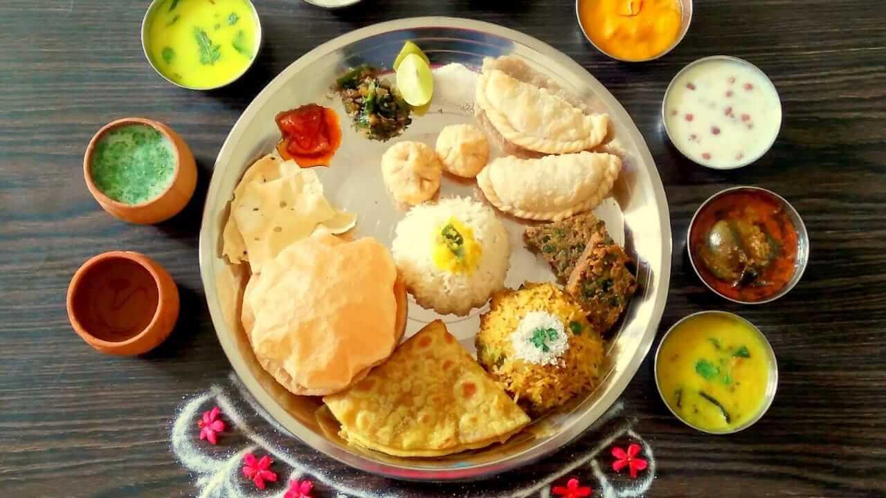 लाजवाब स्वाद से भरपूर है ये 5 महाराष्ट्रीयन व्यंजन, इन्हें खाने के बाद चाटने लगेंगे उंगलियां