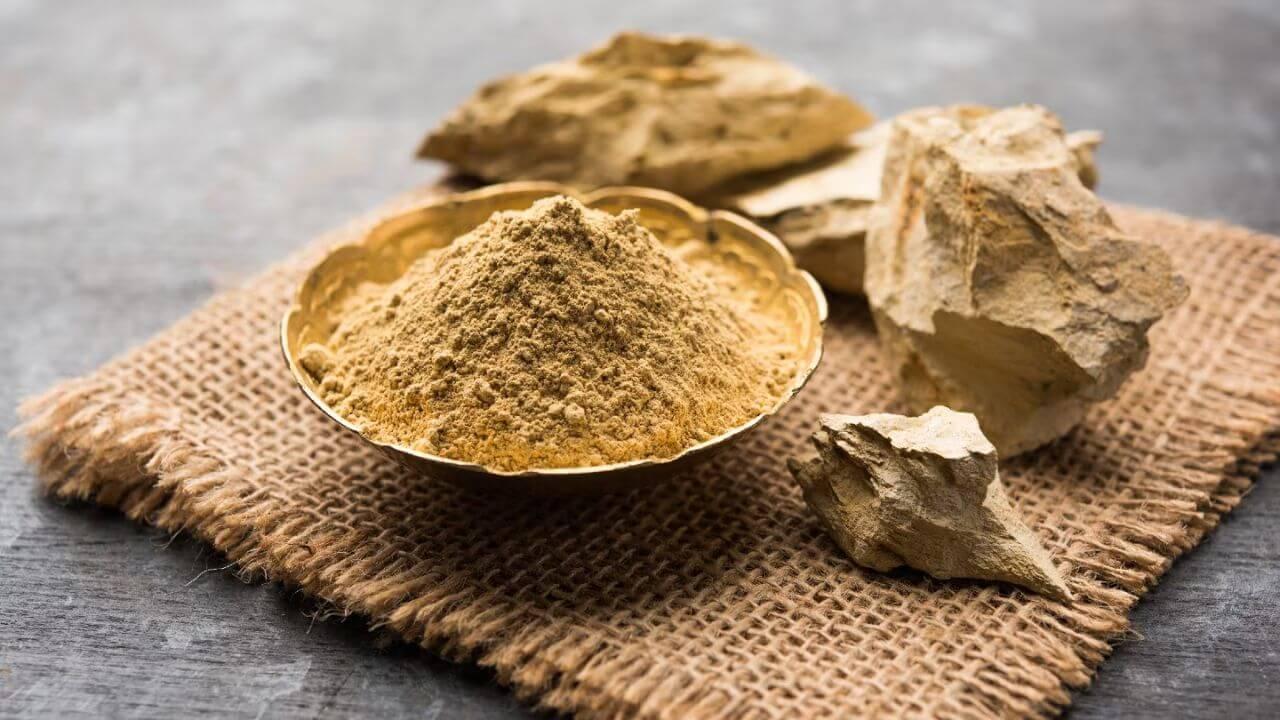 खूबसूरती बढ़ाने चले थे, पर कर बैठे गलती! मुल्तानी मिट्टी के साथ ये चीज मिलाई तो पछताना पड़ेगा