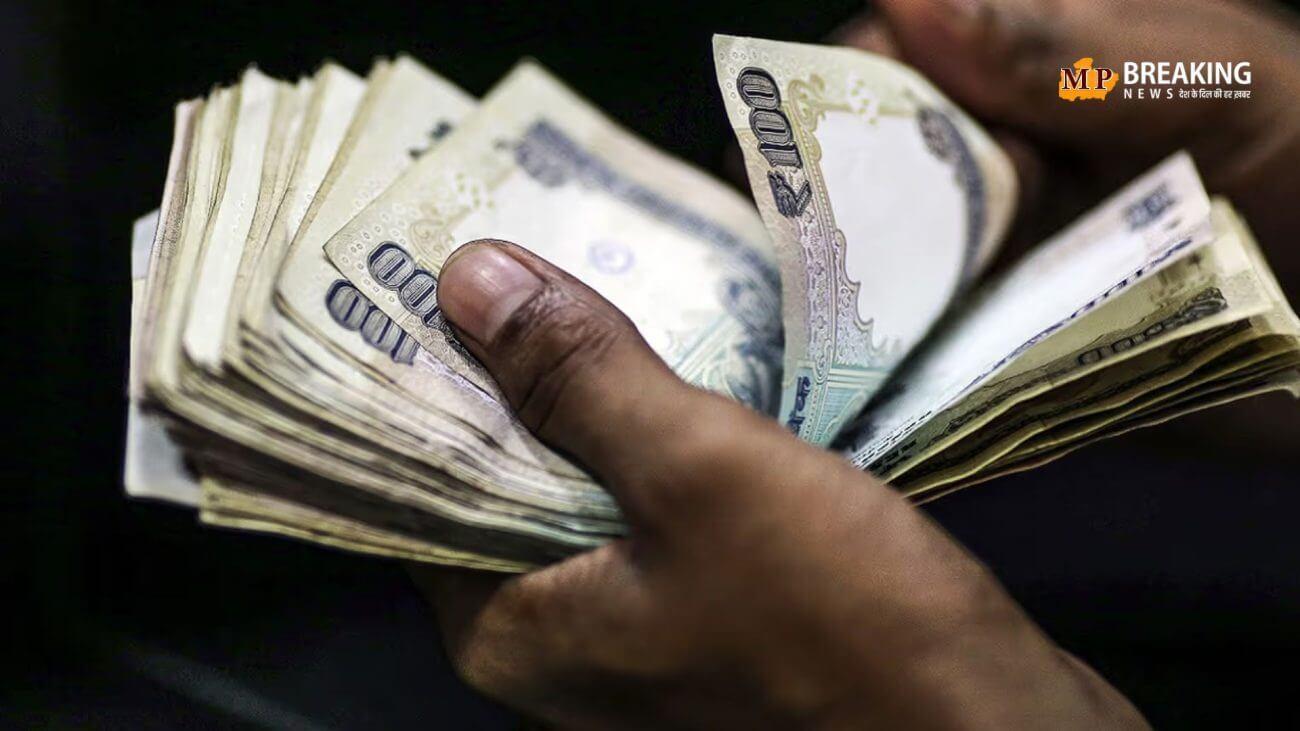 गरुड़ पुराण के मुताबिक व्यक्ति की इन चार आदतों के चलते नहीं आता है उसके पास पैसा! यहां जानें वजह