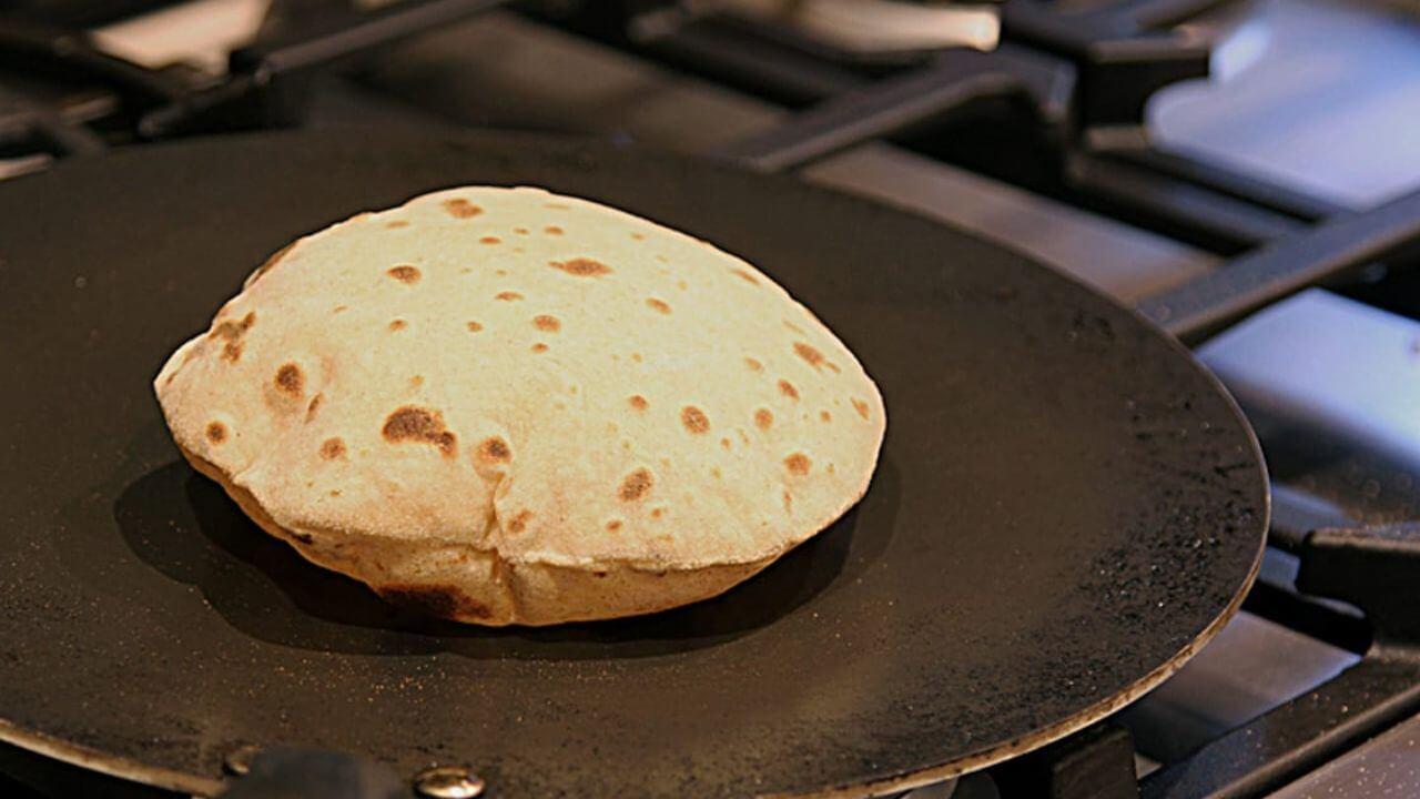 तवा से जुड़े ये वास्तु टिप्स दिलाएंगे बड़ी सफलता, जानें कैसे बढ़ेगा धन और मिलेगी कामयाबी