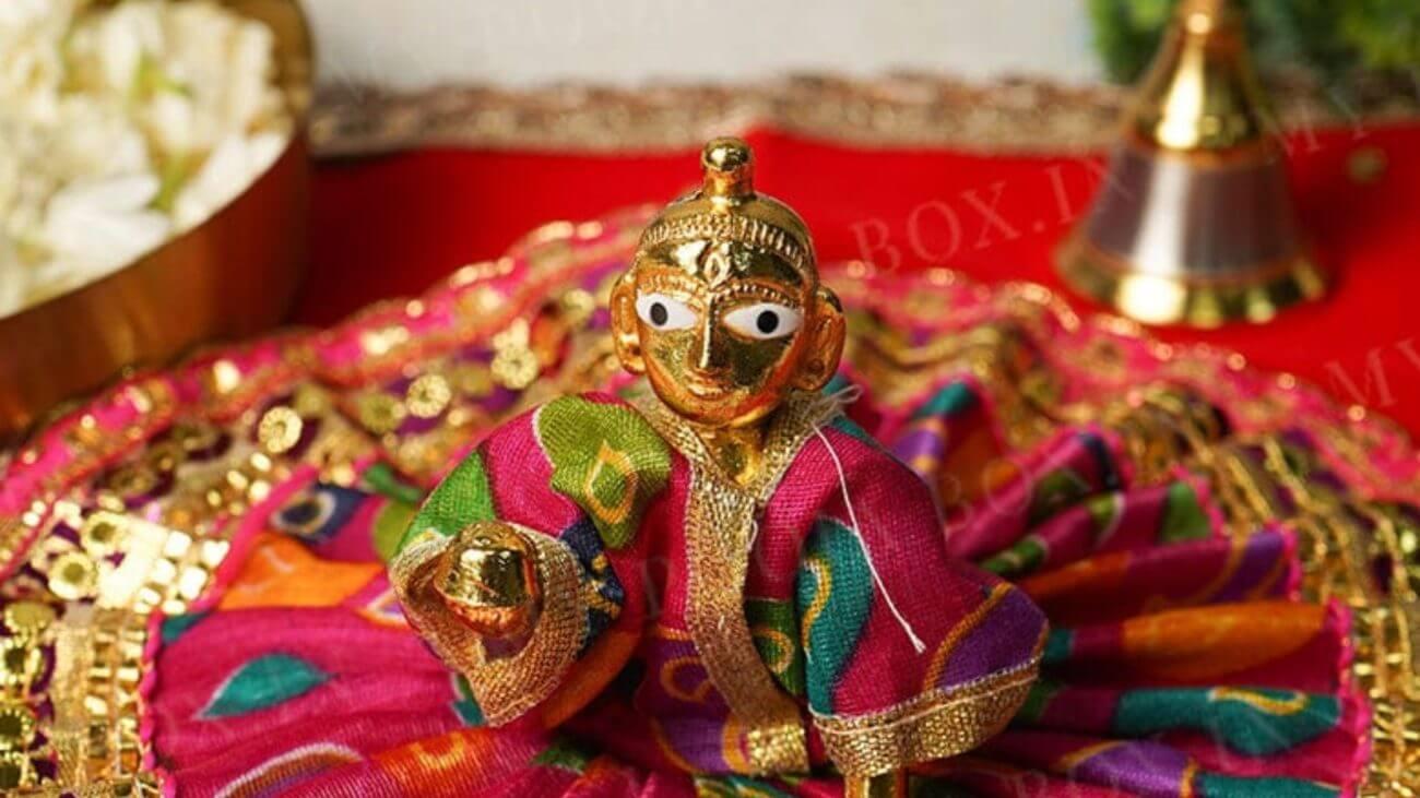 क्या लड्डू गोपाल को साथ में सफर पर ले जाना है सही? जानिए क्या कहता है शास्त्र!