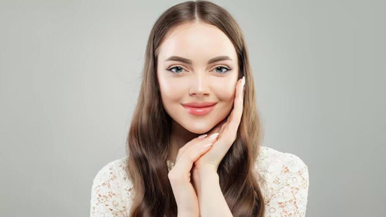घर पर करें पार्लर जैसा फेशियल, मिलेगा ग्लोइंग स्किन का जादुई निखार!