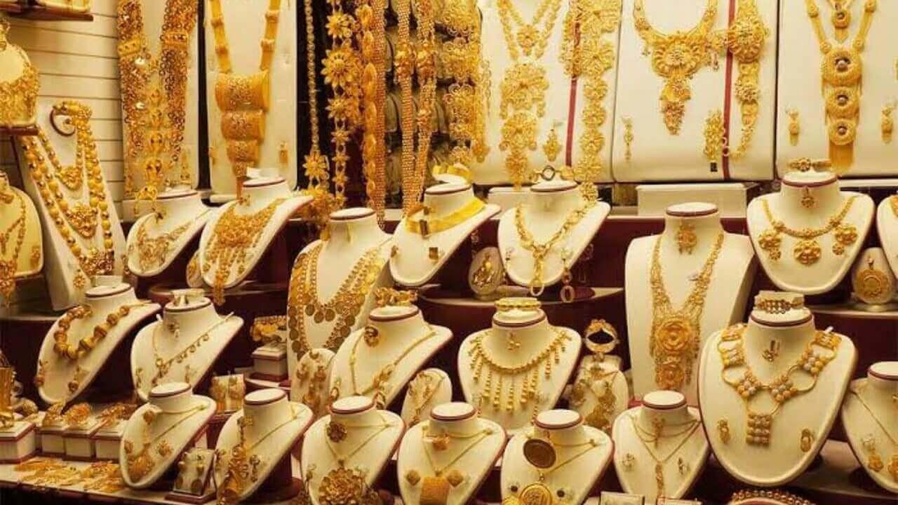 शनिवार को सोना खरीदने बाजार जाना है? ये है 17 जनवरी का ताजा भाव, जानें अपने शहरों का 22-24 कैरेट का लेटेस्ट रेट