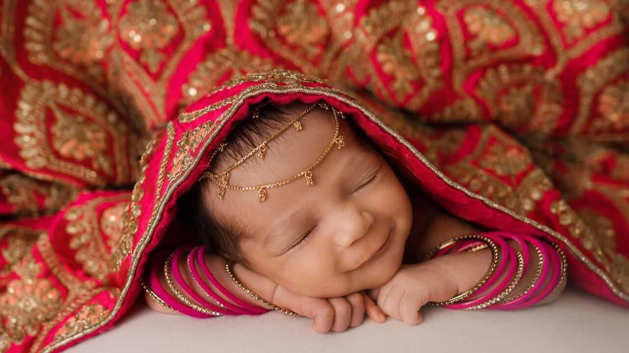 देवियों से प्रेरित नामों पर करें बेटी का नामकरण, शक्ति और समृद्धि का प्रतीक है ये नाम