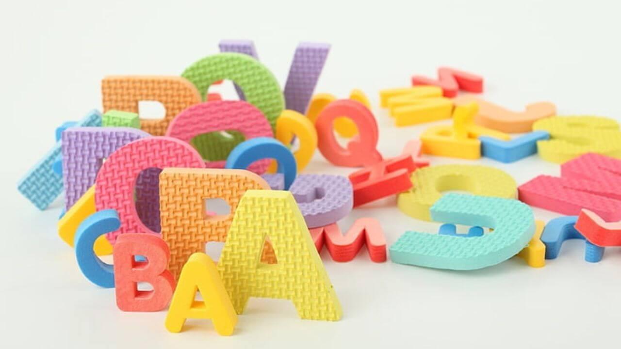 झूठ बोलने वालों से नफरत करते हैं इस नामाक्षर के लोग, रोमांच करते हैं पसंद