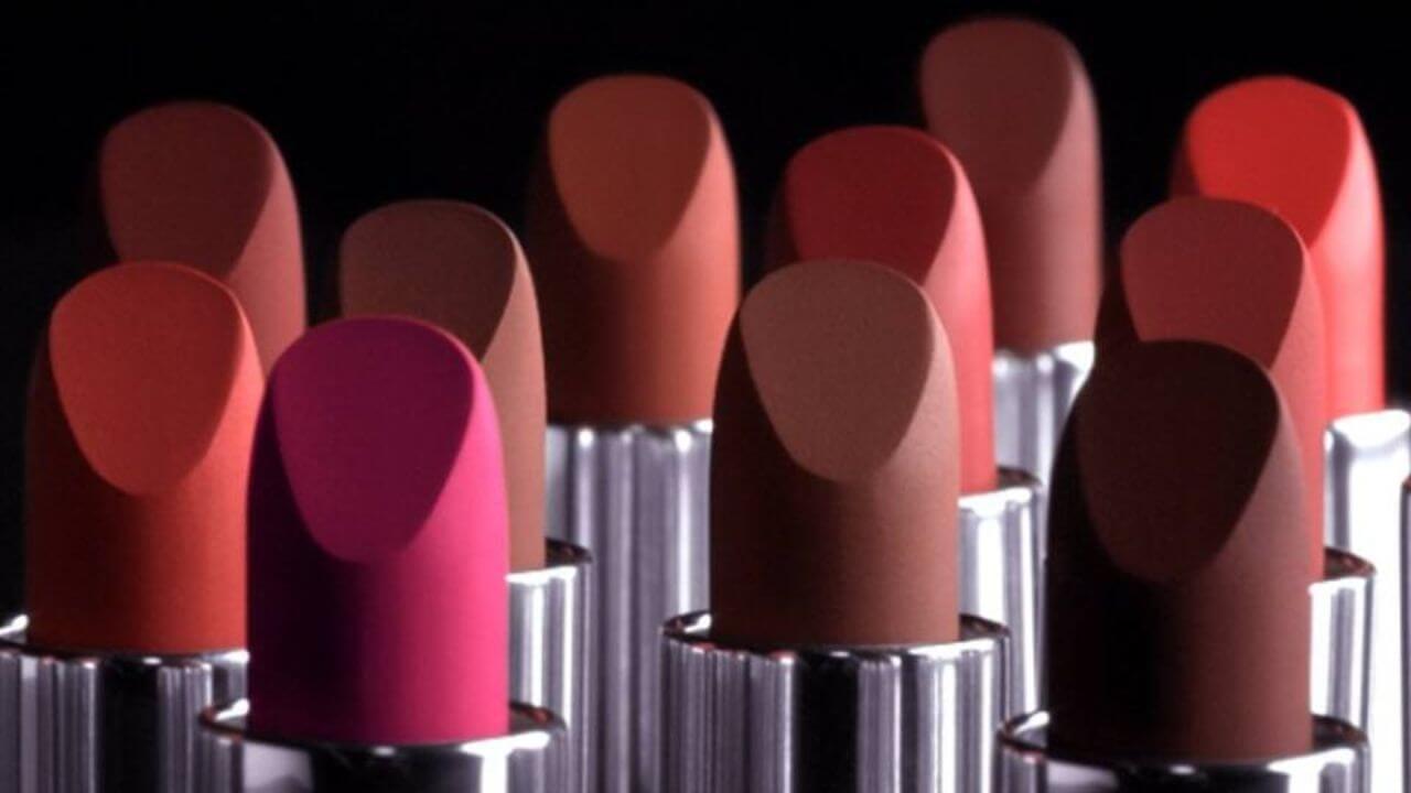 हीरोइन जैसा लुक चाहिए? ट्राय करें ये 3 ट्रेंडी लिपस्टिक शेड्स, जो हर स्किन टोन पर लगते हैं कमाल