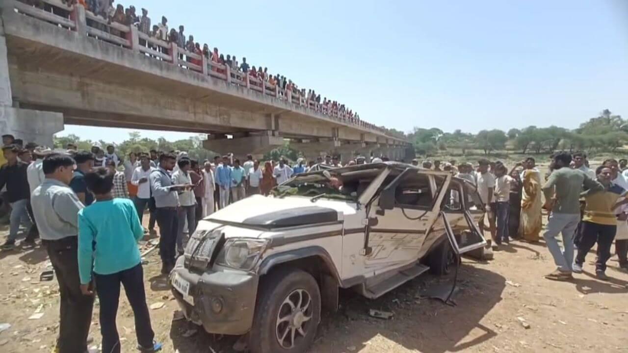 MP में दर्दनाक हादसा, पुल से नीचे गिरी बोलेरो, 8 की मौत 5 गंभीर रूप से घायल, दर्शन कर लौट रहे थे ग्रामीण, मुआवजे की घोषणा