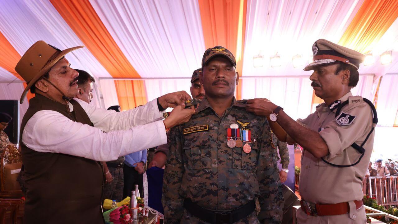 MP Police के 64 अधिकारी एवं कर्मचारी क्रम से पूर्व पदोन्नत, सीएम डॉ मोहन यादव ने बालाघाट में 170 करोड़ रुपए के विकास कार्यों का लोकार्पण और भूमिपूजन किया