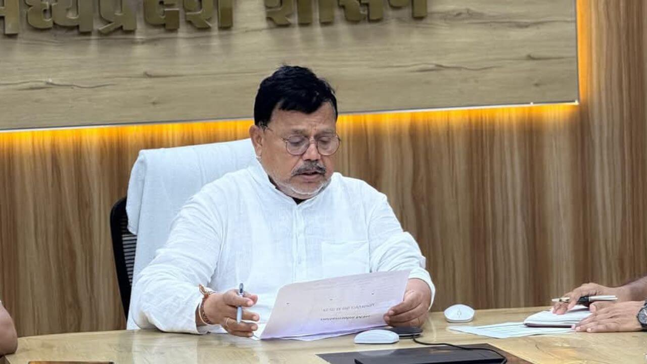 ऊर्जा मंत्री की सख्ती, उपभोक्ताओं के फोन रिसीव नहीं करने वाले अधिकारियों, क्षेत्र का दौरा नहीं करने वाले इंजीनियर्स पर होगी कार्रवाई