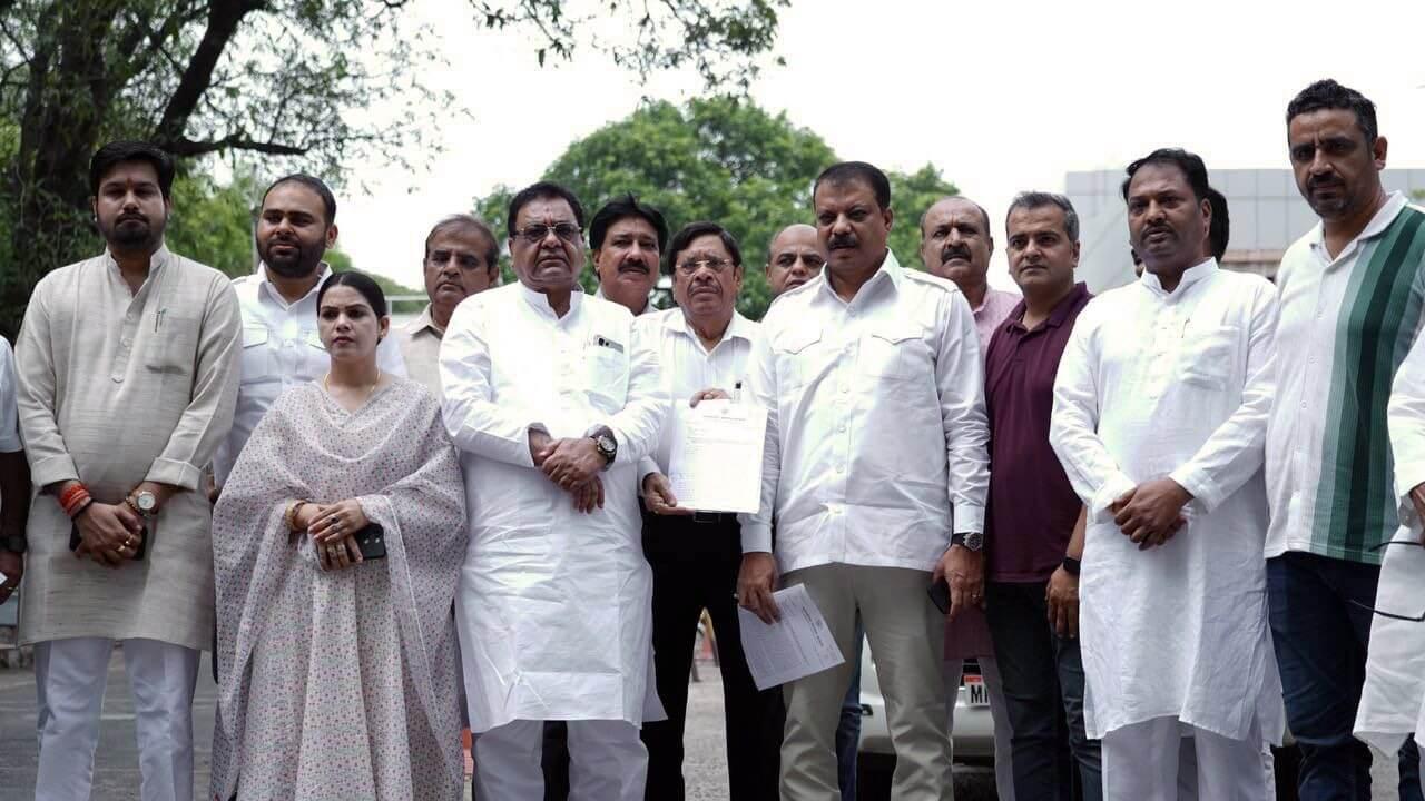 जीतू पटवारी के भाइयों पर एफआईआर से भड़की कांग्रेस, निष्पक्ष जांच की मांग, दी आंदोलन की चेतावनी