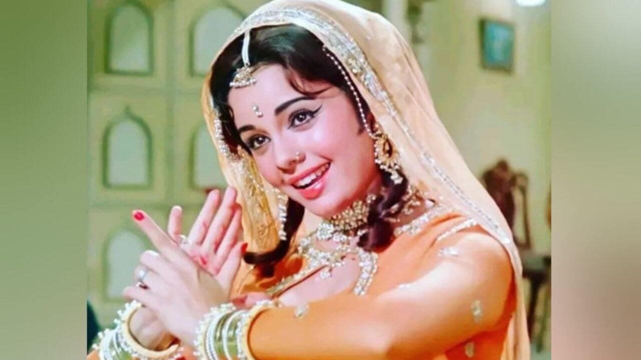 मुमताज की खूबसूरती पर दिल हार बैठा था बॉलीवुड का ये फेमस डायरेक्टर, हजारों बार शादी के लिए किया प्रपोज