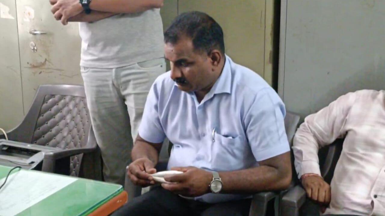 रिश्वतखोर नगर निगम अधिकारी को लोकायुक्त पुलिस ने रंगे हाथ पकड़ा, कर्मचारी को नियुक्तिपत्र देने के बदले ली रिश्वत